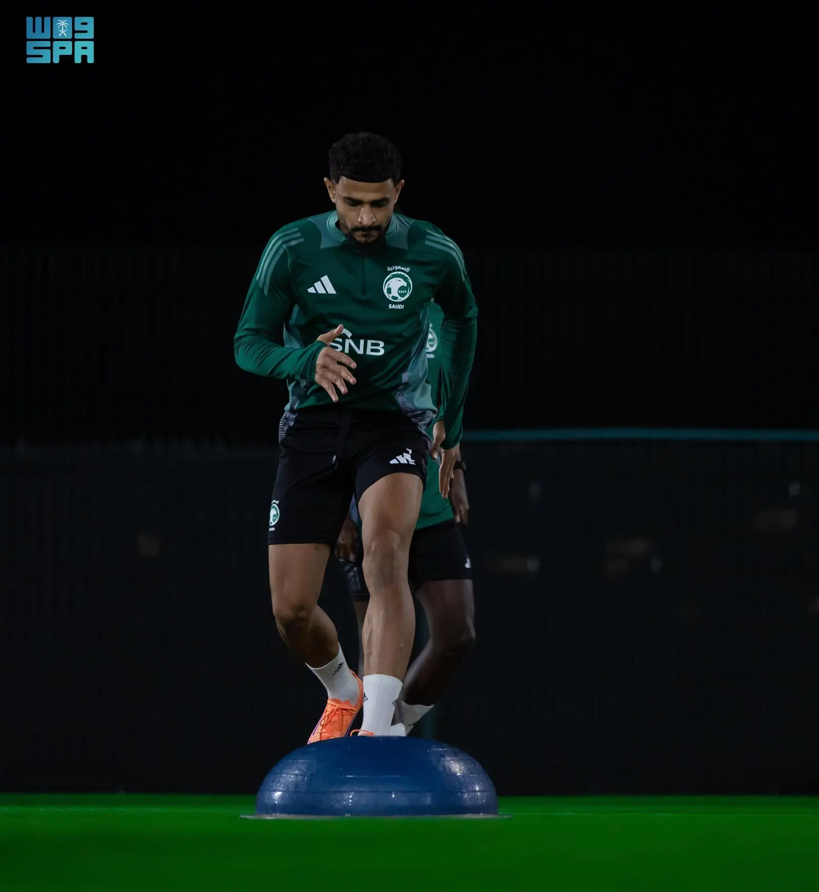 المنتخب السعودي يسعى لتأكيد قوته أمام الجزائر في مباراة ودية بجدة