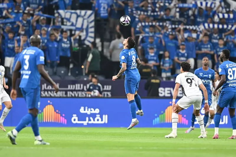 الهلال يعزز صفوفه بقرار الاحتفاظ بمدافعه الأساسي