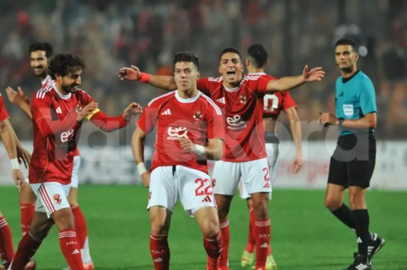 بداية كارثية وتأثير إمام عاشور: عيون الصحافة الجزائرية على انتصار الأهلي على شبيبة القبائل