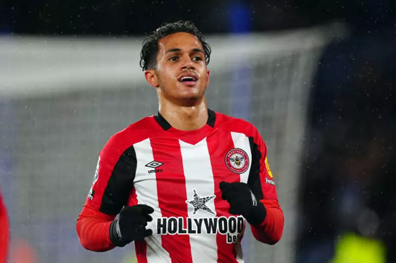 برينتفورد يؤكد إصابة كارفاليو بقطع في الرباط الصليبي