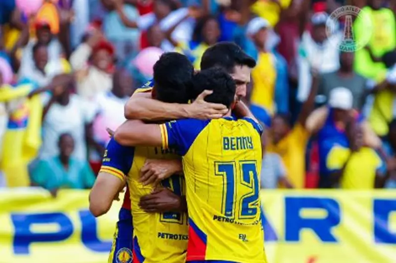 بقيادة فلافيو: الترجي يتجنب الهزيمة أمام بترو أتلتيكو في البطولة الأفريقية