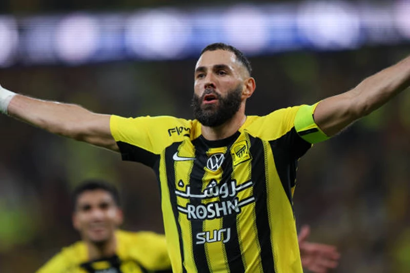 بنزيما: آفاق العودة إلى أوروبا وتأثير اعتزاله على كرة القدم