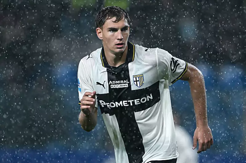 بيليجرينو في صراع الأندية: من ينتزع الهداف بارما؟