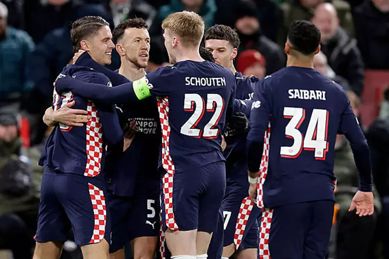 تألق بيريسيتش: إنجاز قياسي مع أيندهوفن في دوري الأبطال