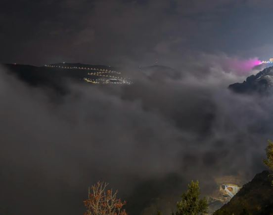 تأملات في جمال الضباب الكثيف: لقطات من الباحة