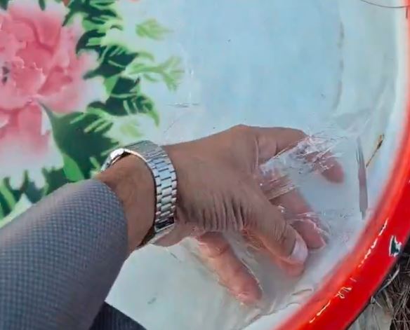 تجمد المياه في بلقرن: ظاهرة طبيعية نادرة وتأثيراتها المحلية