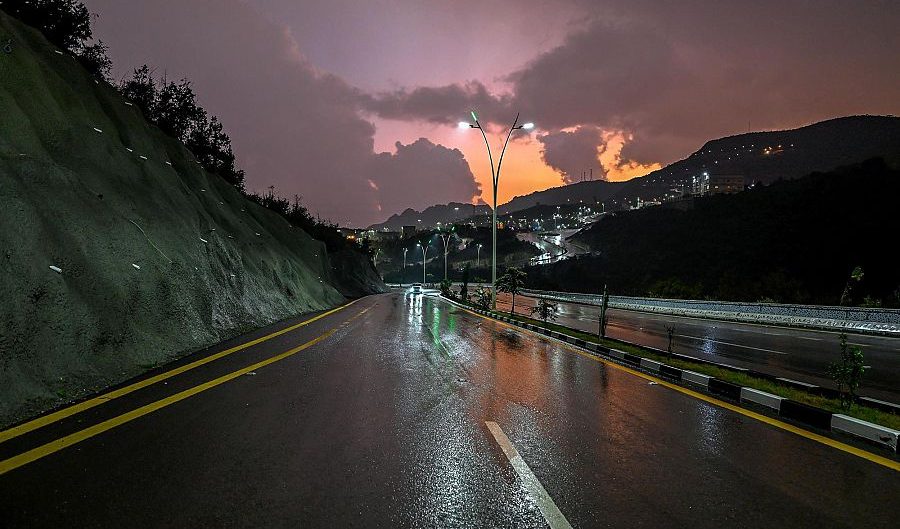 تحذيرات أمنية من أمطار غزيرة في منطقة الباحة وتأثيراتها المحتملة