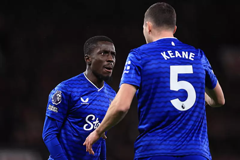 تحليل الانفعالات الرياضية: لاعب إيفرتون يوضح تصرفاته في مباراة مانشستر يونايتد