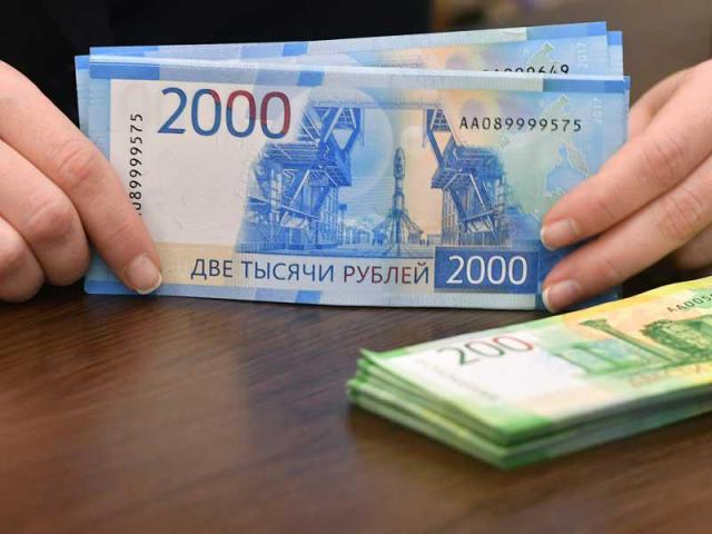 تحليل تأثير خفض سعر صرف الروبل على الاقتصاد الروسي والعالمي