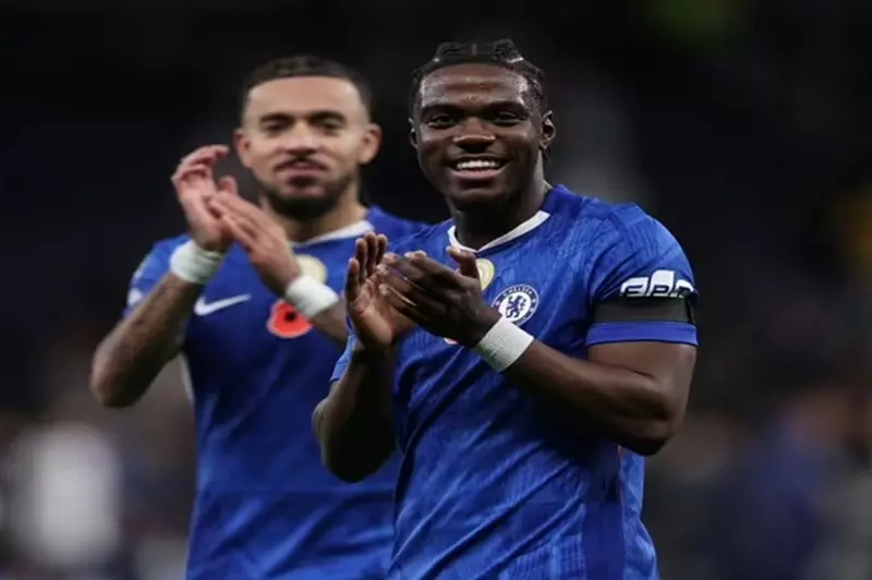 تحليل ردود أفعال لاعب تشيلسي حول شائعات الانتقال إلى مانشستر يونايتد