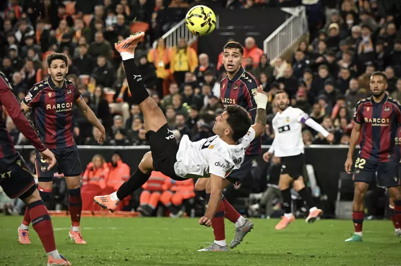 تحليل هدف بوشكاش المذهل لنجم فالنسيا في مواجهة ليفانتي بالدوري الإسباني
