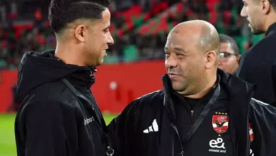 تحية استثنائية وتعزيز الروابط بين لاعبي الأهلي ورضا سليم قبيل مواجهة الجيش الملكي