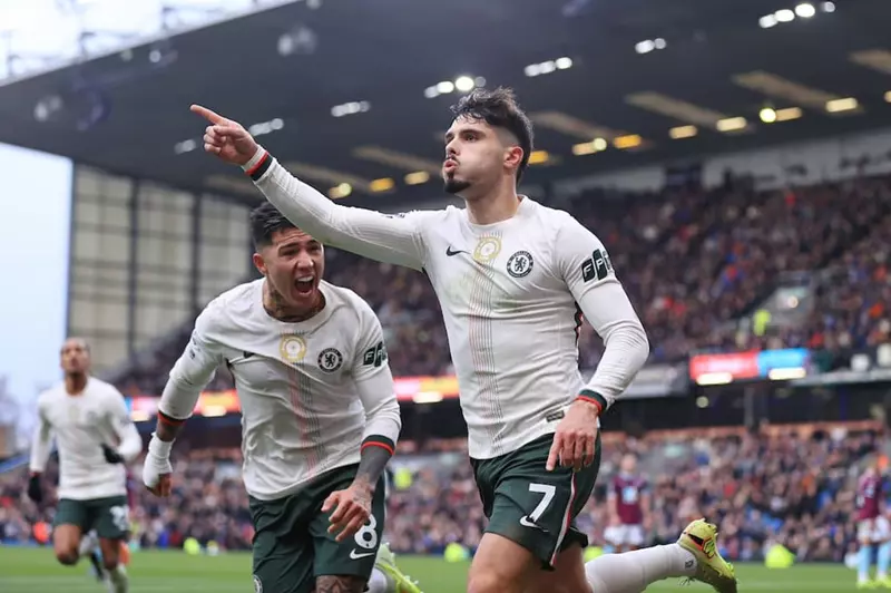 تشيلسي يتجاوز بيرنلي ويعزز موقعه في الدوري الإنجليزي الممتاز