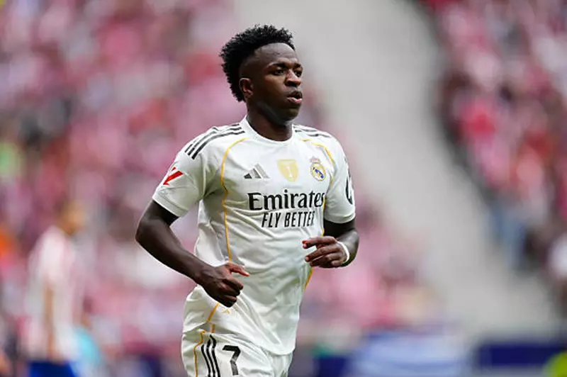 تطورات جديدة في مفاوضات تجديد عقد فينيسيوس مع ريال مدريد