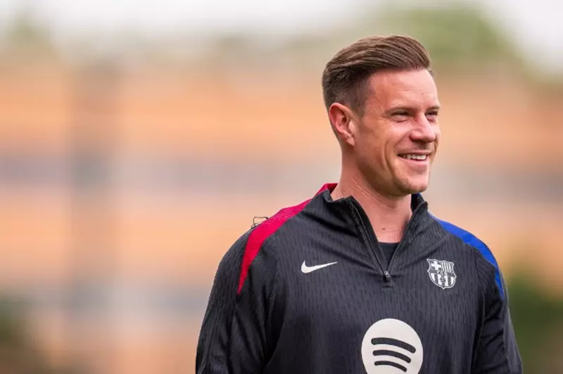 تطورات سوق الانتقالات: تير شتيجن يبقى مع برشلونة دون عروض