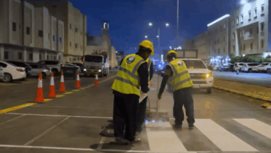 تعزيز جودة الطرق: أمانة الرياض تنفذ مشروع دهانات أرضية بطول مليوني متر