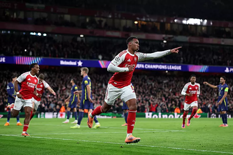 جابرييل يورط دفاع أرسنال في مواجهة التحديات الكبرى ضد توتنهام وتشيلسي وبايرن خلال أسبوع واحد