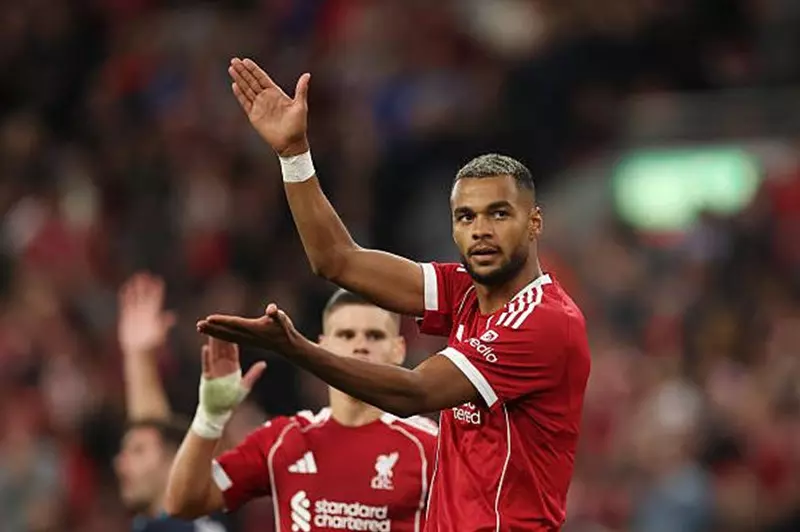 جاكبو يكشف تفاصيل محادثاته بعد هزيمة ليفربول وتواصله مع لاعبي آيندهوفن