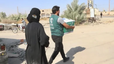 جهود سلمان للإغاثة في توزيع 700 سلة غذائية بدير الزور السورية