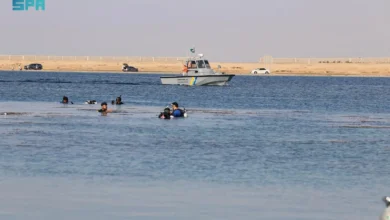 حرس الحدود يطلق حملة تطوعية لتنظيف شاطئ الشرم وقاع البحر بالمدينة المنورة