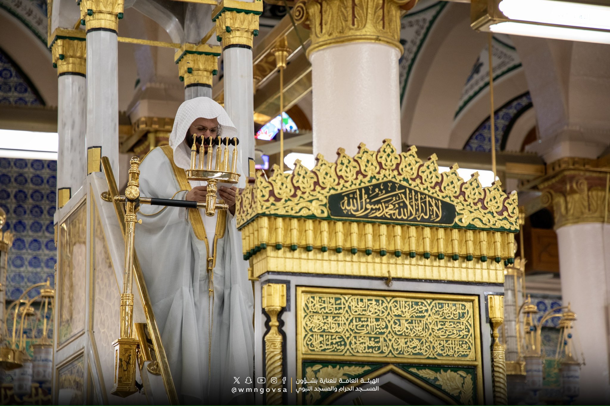 خطيب المسجد النبوي: دعوة للتوبة والاستعاذة من عذاب القبر