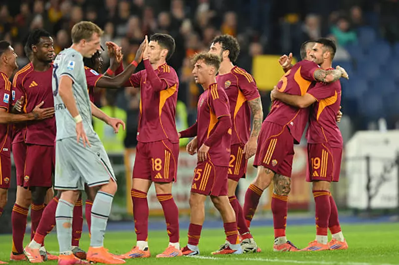 روما يتصدر الدوري الإيطالي بعد انتهاء الجولة الحالية