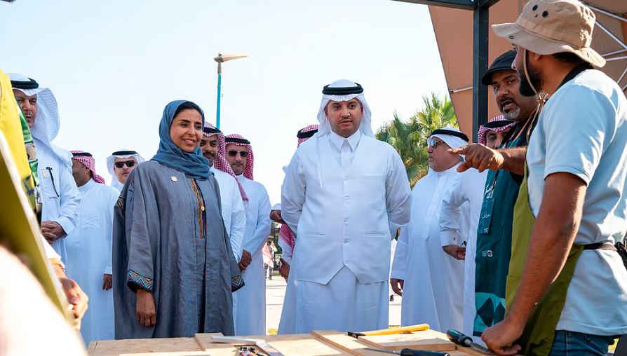 زيارة محافظ الأحساء لمعسكر وِرث: استعراض البرامج التدريبية المتنوعة