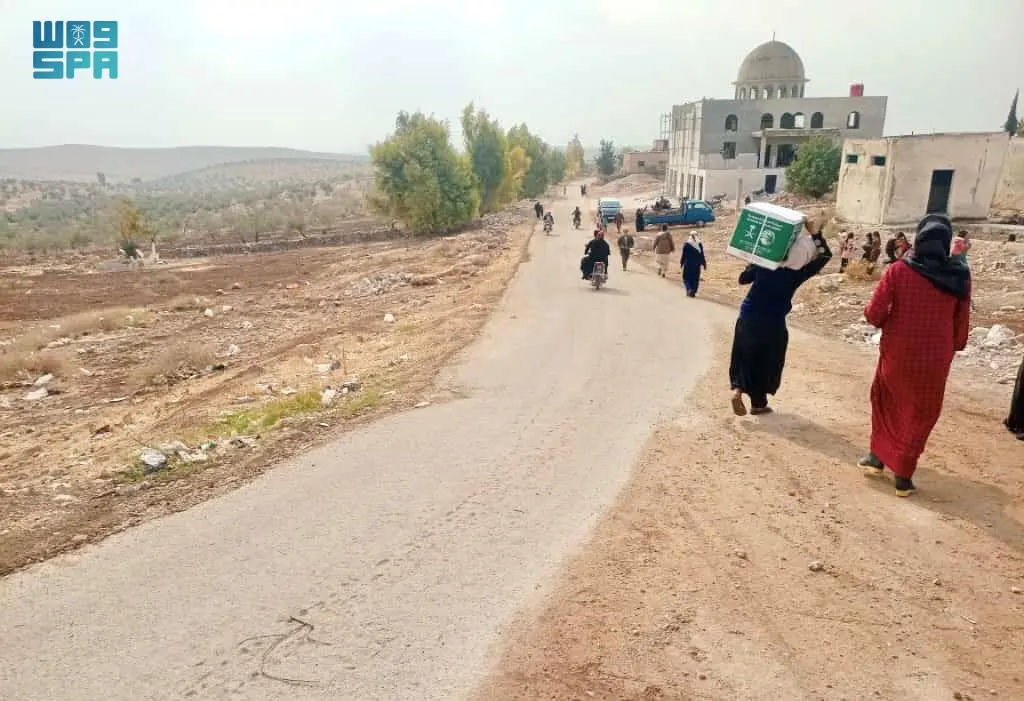 سلمان للإغاثة يساهم في دعم الأسر من خلال توزيع 1.957 سلة غذائية في إدلب