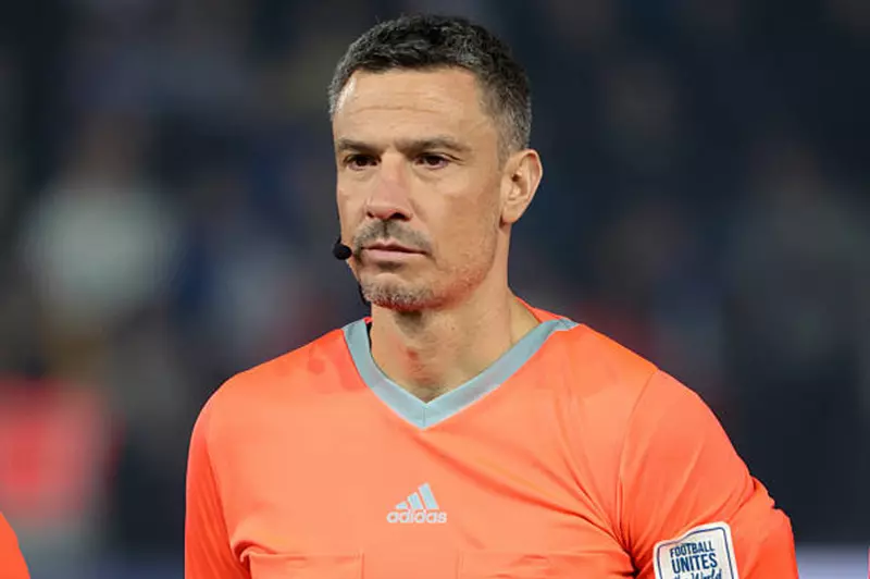 صافرة سلوفينية تقود قمة دوري الأبطال بين تشيلسي وبرشلونة