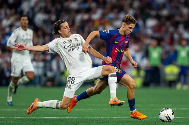 صراع عمالقة الليجا: توقعات الجولة 14 بين ريال مدريد وبرشلونة