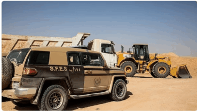 ضبط ثلاثة مقيمين لاستغلال الرواسب الطبيعية في محمية الملك سلمان