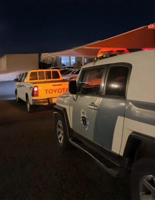 ضبط قائد المركبة لارتكابه مخالفات مرورية متعددة في منطقة عسير