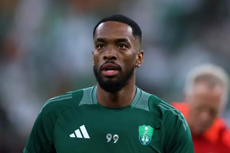 عقبة خطيرة تعوق انضمام محترف أهلي جدة لكأس العالم 2026