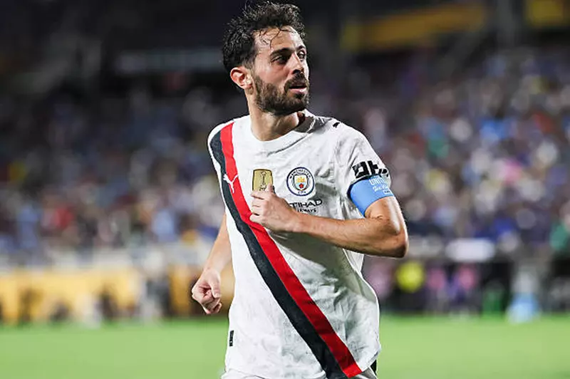 عقبة رئيسية تعيق انتقال نجم مانشستر سيتي إلى الدوري الإيطالي