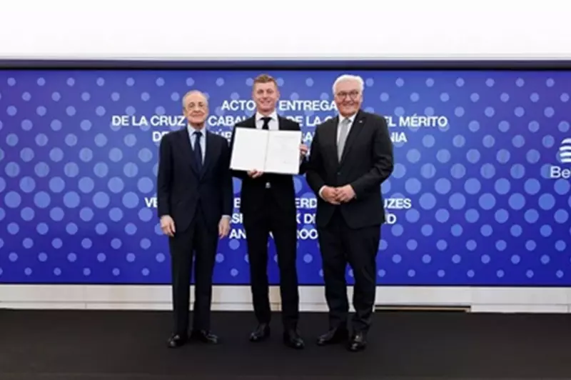 كروس يحقق إنجازًا تاريخيًا في حفل البرنابيو بتسلمه أعلى وسام ألماني