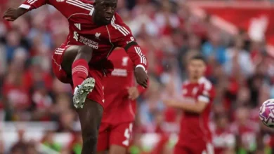 كوناتي يُعبر لجماهير ليفربول عن التحدي بعد الهزيمة أمام آيندهوفن