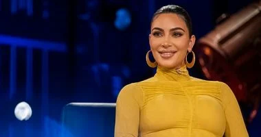 كيم كارداشيان تتهم الذكاء الاصطناعي بالتسبب في فشلها الأكاديمي