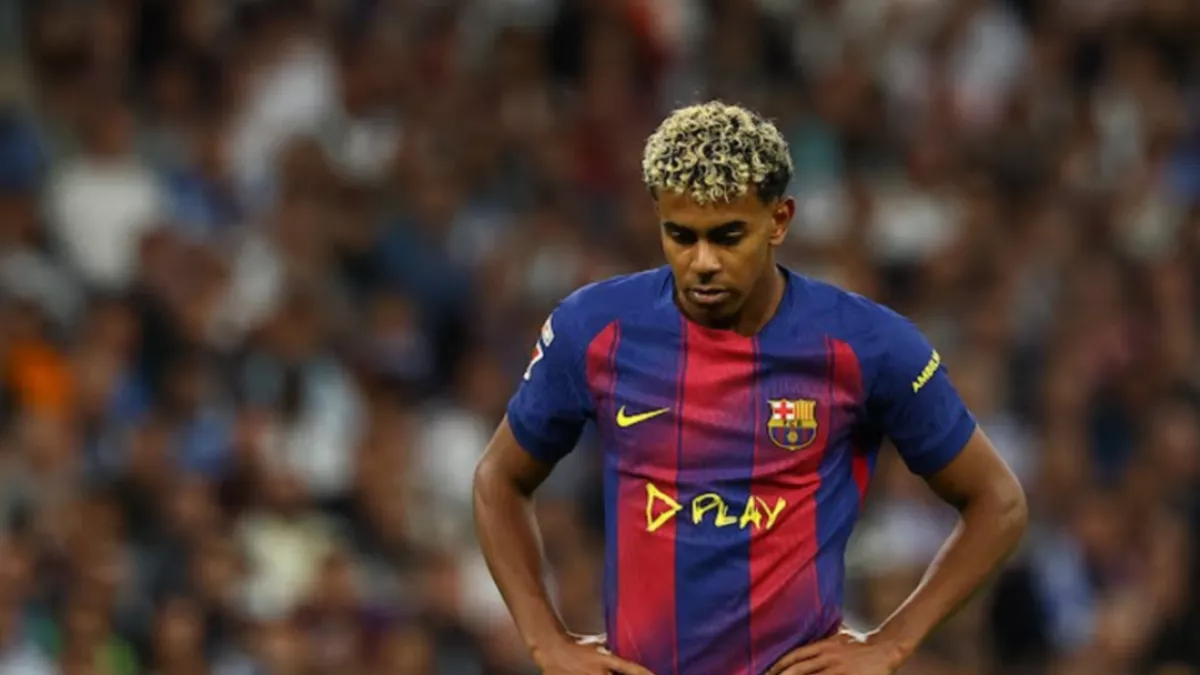 لامين يامال يغادر معسكر إسبانيا بسبب استياء برشلونة من تصرفاته