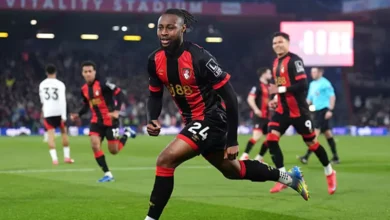 مانشستر سيتي يدرس إمكانية ضم سيمنيو في الصفقات القادمة