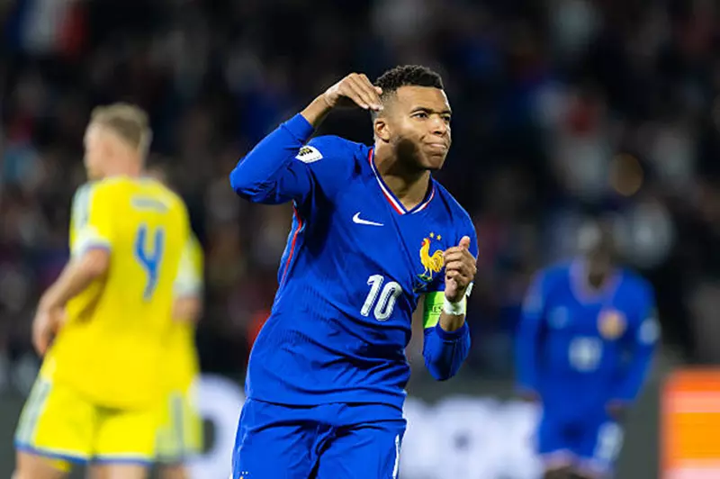 مبابي يتجاهل التدريب مع ريال مدريد لصالح دبي رغم إصابة كاحله