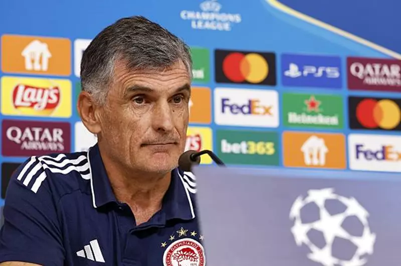 مدرب أولمبياكوس يؤكد قدرة ألونسو على التكيف مع الفريق بعد إيقاف مبابي