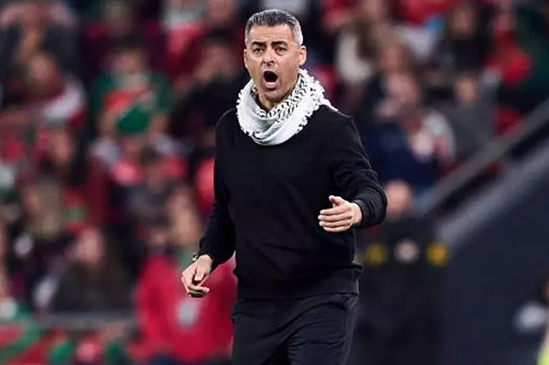 مدرب فلسطين يروي لحظاته المؤثرة أثناء النشيد الوطني في مباراة الباسك