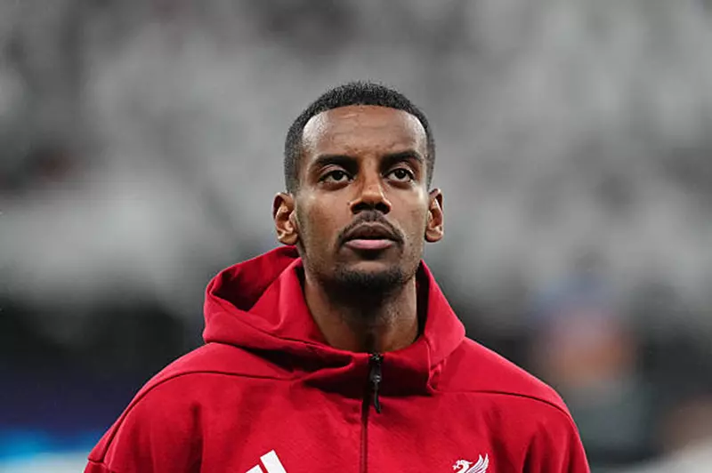 مدرب منتخب السويد يكشف عن حالة إيزاك البدنية قبل المباراة المقبلة