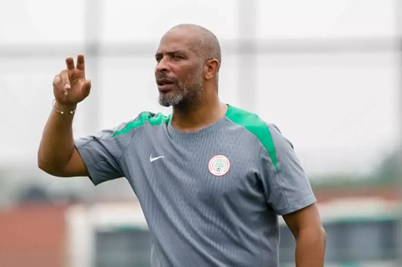 مدرب نيجيريا يوجه اتهامات غامضة لمنتخب الكونغو بالسحر في تصفيات كأس العالم