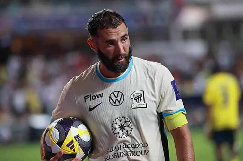 مستقبل بنزيما في مواجهة الرياض: تصريحات كونسيساو تكشف المستور