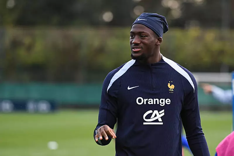 مستقبل كوناتي مع ليفربول: التجديد أم الرحيل المجاني؟