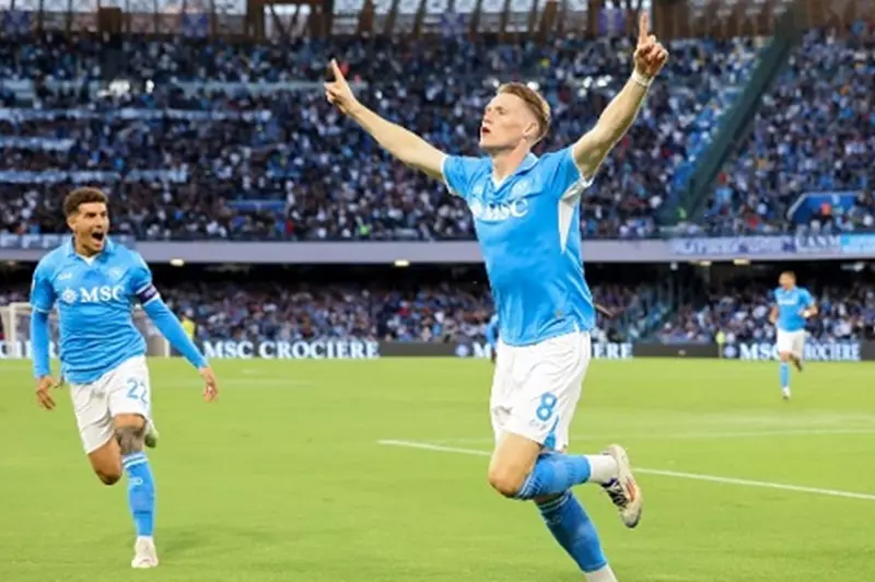 مكتوميناي يستقطب اهتمام الأندية الكبرى في الدوري الإنجليزي