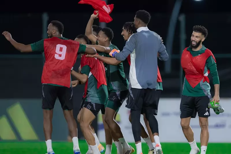 منتخب السعودية يتعرض لصدمة مزدوجة قبل مواجهة الجزائر الحاسمة