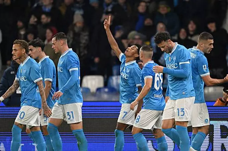 نابولي يراقب نجم مانشستر يونايتد قبل يناير المقبل