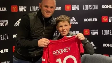 نجل روني يكسر حاجز الصمت في أولد ترافورد لأول مرة